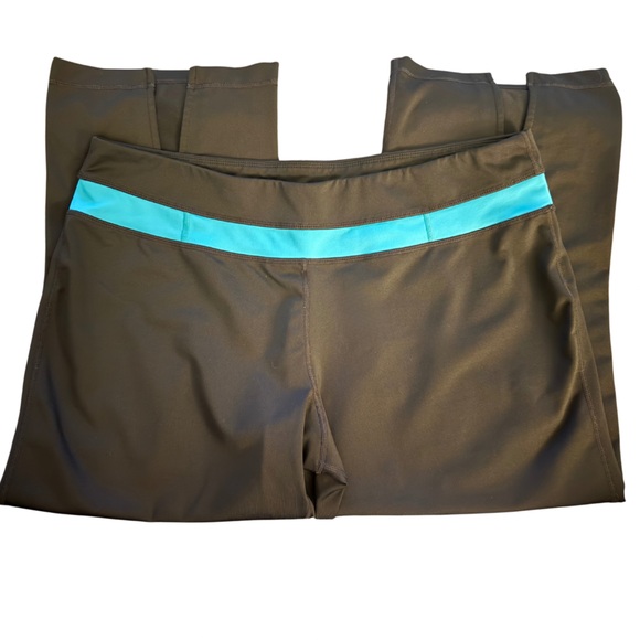 Calvin Klein Pants - CALVIN KLEIN PERFORMANCE QUICK DRY CAPRI